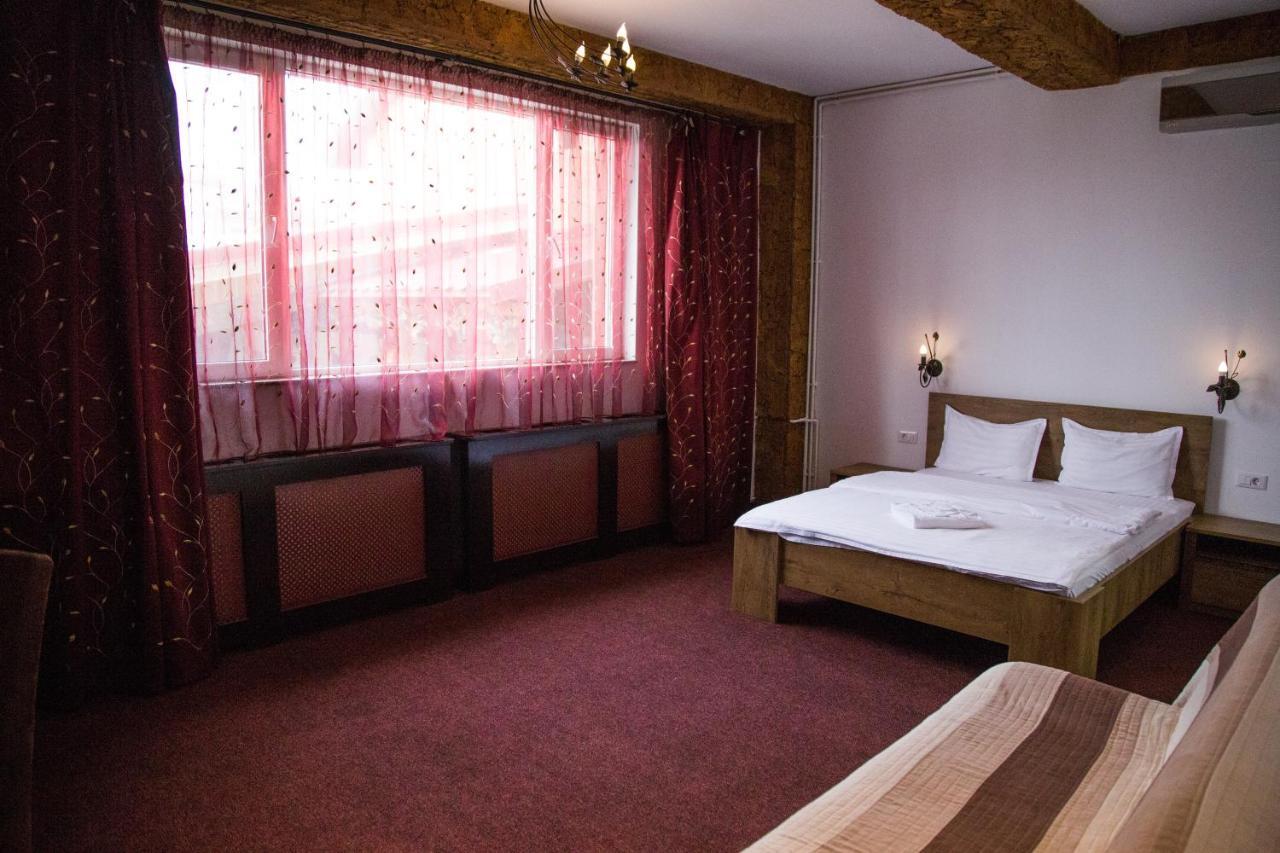 Motel Davios Târgu Jiu エクステリア 写真